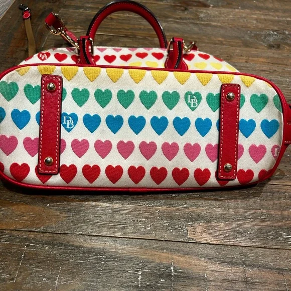 ❤️🩷Dooney & Bourke Hearts zip satchel Gently Used🩷❤️ - Picture 4 of 6